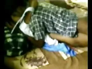 उसका BF कमरे से बाहर ...