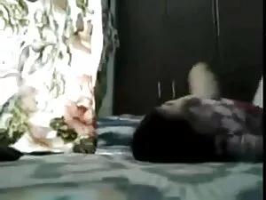 अजीब दोस्त उसे कभी भ ...