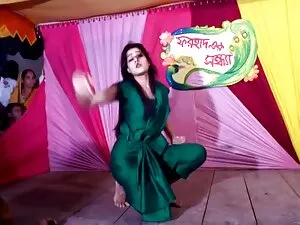 बिकनी बेब्स आउटडोर ह ...