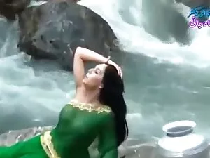दो गर्म माँओं को इंग ...