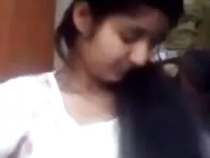 बालों वाली भारतीय से ...