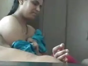 3 आकर्षक महिलाओं के  ...