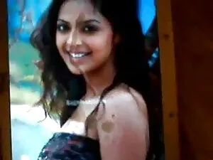 एंजेलीना इंग्लिश मूव ...