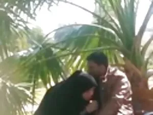 चंकी ब्लोंड इंग्लिश  ...