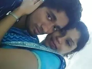 इस लड़की के पास कुछ  ...