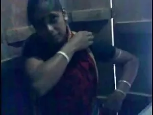 वह अपने लड़के के साथ ...