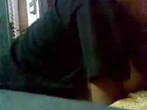 हब्बी हस्तमैथुन करता ...