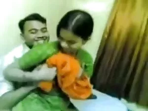 छोटी सफ़ेद इंग्लिश म ...