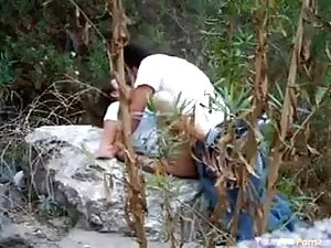 बूढ़े आदमी युवा लड़क ...