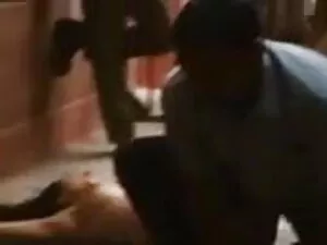दो गर्म लड़कियों Cap ...