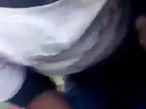 युवा बदसूरत बेवकूफ इ ...