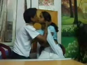 एक सौंदर्य वहाँ बैठत ...