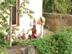 सोफे पर इंग्लिश सेक् ...